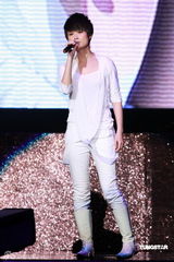 幻灯：亚洲电影大奖 李宇春献唱掌声如潮