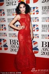 组图：Jessie J透视裙极尽诱惑 登台为火星哥颁奖