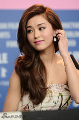 组图：文咏珊优雅亮相柏林 气质清新获赞誉