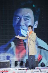 组图：钟镇涛梁汉文宣传禁毒 孙耀威支持同志爱