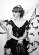 组图：柳岩暗黑女王写真曝光 蕾丝飞舞狂野性感