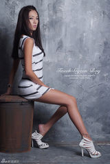 高清组图：韩国车模李美贤写真 裙装秀身材