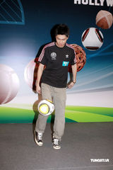 高清：关楚耀谢卫兰寄语祝福 坦言未收其演出邀请