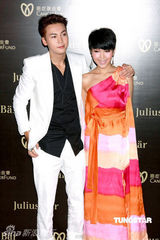 幻灯图：熊黛林李玟乐基儿何超仪等齐聚慈善晚宴