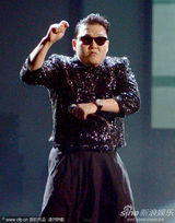 组图：2012全美音乐奖比伯擒三奖 众星热力演出