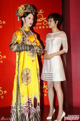 组图：孙俪出席甄嬛蜡像揭幕 栩栩如生赞不绝口