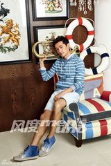 组图：胡歌海洋学院风大片腿毛亮瞎眼