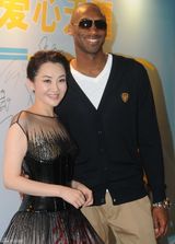 组图：许晴温峥嵘出席科比中国基金慈善晚宴