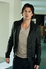 组图：《吸血鬼日记》伊恩登杂志 秀迷人眼神