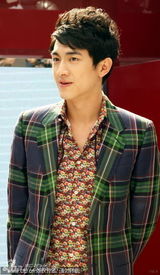 组图：吴奇隆林更新巧撞衫 四爷十四爷同爱格子衫