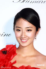 幻灯图集：桂纶镁斜肩裙美艳 蔡健雅宝蓝装优雅