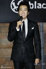 组图：宋承宪出席西餐厅开幕式 亲自运营实现梦想