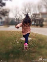 组图：田亮晒Cindy萌照 笑称风一样的女子