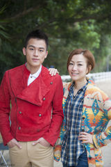 组图：《临时同居》开拍 郑秀文张家辉牵手撒欢