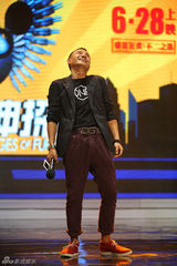 组图：《不二神探》发布会 刘诗诗柳岩同台走秀