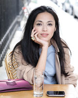 幻灯图：姚晨代言国际知名品牌 用IPad“织围脖”