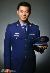 组图：盘点明星帅气军装造型 男星阳刚女星飒爽