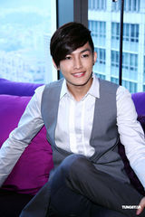 组图：炎亚纶单飞成绩胜飞轮海 强调组合不解散