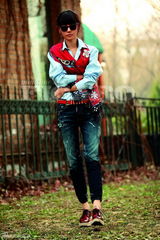 组图：白百何潮范儿街拍 高腰牛仔复古时尚