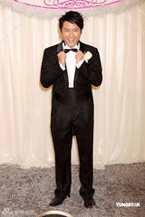 幻灯组图：唐宁着桃红婚纱扮新娘 伴娘杨爱瑾秀粉嫩