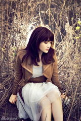 组图：香香拍摄治愈系写真 蜕变成熟小女人