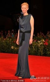 《黑色维纳斯》首映   奥斯卡女配角蒂尔达优雅捧场