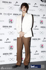 组图：具俊晔朴政珉等出席韩国首尔时装秀