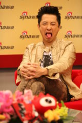 高清组图：庾澄庆做客畅聊新专辑《到死都要18岁》