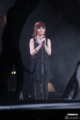 组图：郑伊健开唱秀肌肉与女模热舞 蒙嘉慧现身支持