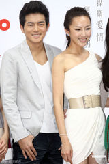 组图：隋棠《犀利人妻》签售 负面教材引导正确恋爱 