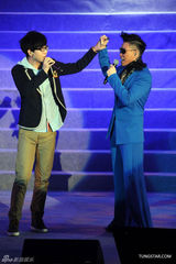 组图：苏永康台北感性开唱 周蕙与胡夏助阵