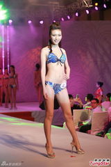 组图：亚姐大中华赛区泳衣秀 爆乳美腿一览无余