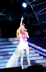 组图：范玮琪北京开唱群星捧场 孙燕姿助阵掀高潮