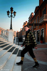 组图：果静林冬日户外大片 余晖中展潮男范儿