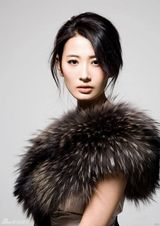 组图：吕夏全新时尚写真 气质高贵夺人眼球