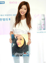 幻灯图：朴韩星举行图片展 宣传其名字命名牛仔裤