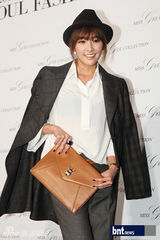 组图：崔振赫李允智出席设计师池春熙秀展