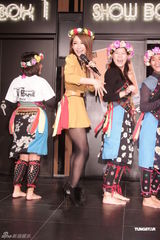 组图：萧亚轩裸妆裸肤上镜拍摄 支持慈善摄影