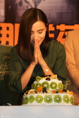 组图：《那样芬芳》将播 小宋佳现场庆生