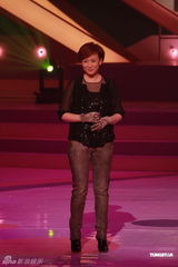 组图：众星为慈善活动献唱 张智霖黄耀明领衔出席