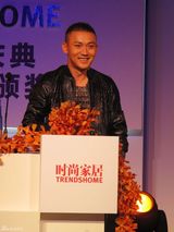 幻灯图：聂远酷帅亮相时尚庆典 荣膺最受欢迎名人