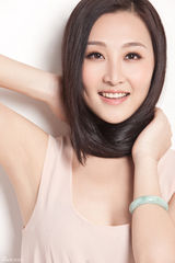 组图：杜菲菲钱璇华丽变身 飘逸长裙清丽脱俗