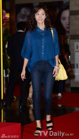 组图：尹恩惠郑丽媛捧场《我是王》VIP试映会