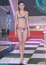 组图：候选亚姐泳装亮相 扬言日后拍戏不露点