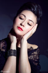 组图：戴娇倩最新写真曝光 红唇诱惑抚媚撩人