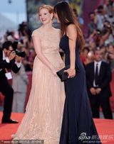 组图：《莎乐美》首映 导演帕西诺携小女友现身