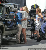 组图：迪亚兹新片热吻ladygaga男友