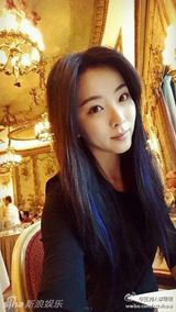 组图：李思思生活照曝光 一改春晚范儿变萌少女