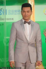 组图：上视节赵寅成钟汉良红毯惹粉丝尖叫