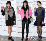 组图：韩星成宥利具荷拉等为化妆品牌站台